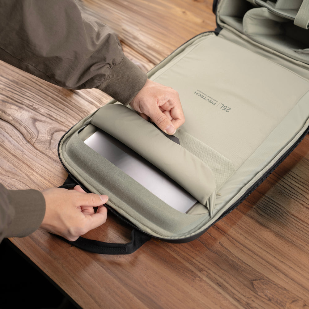 OneGo Roamer トートバックパック 18L (マットブラック)