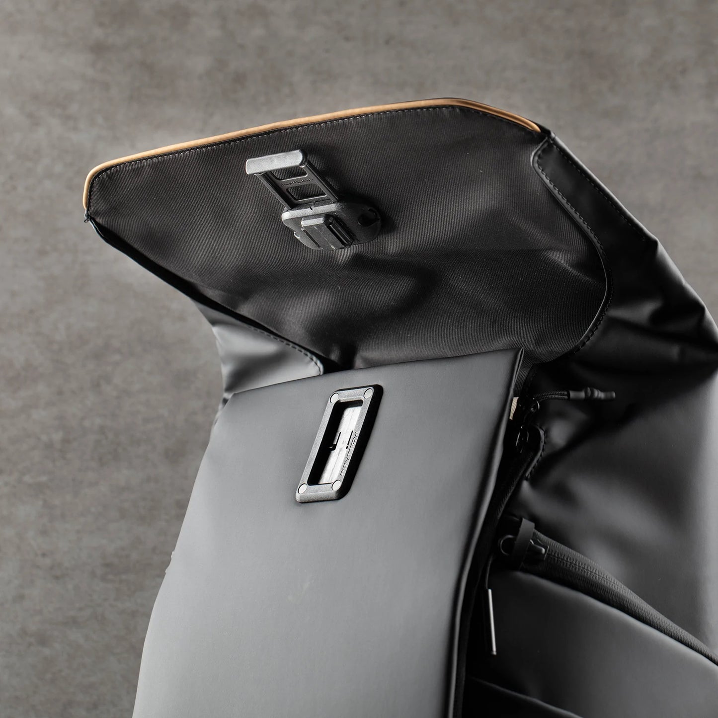 【予約】OneGo Air Backpack(ワンゴー エア バックパック)25L