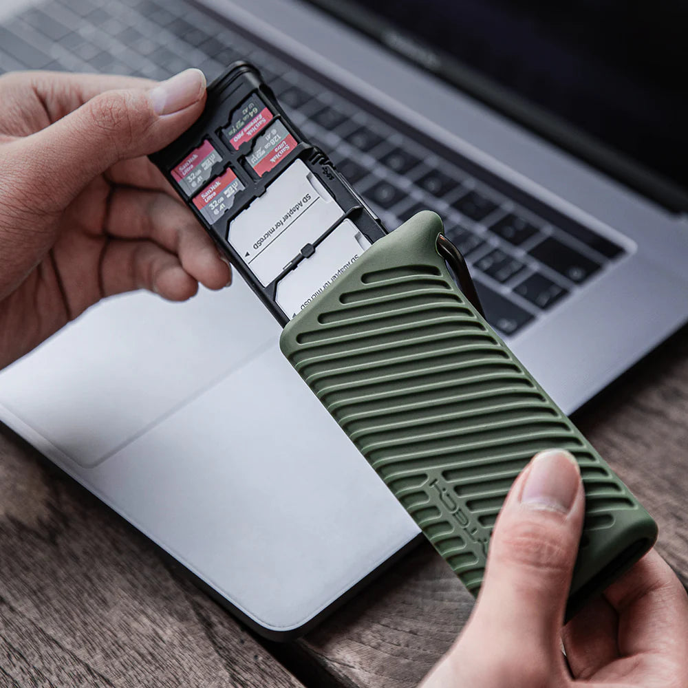 CreateMate 高速カードリーダー内蔵ケース SD/microSD(モスグリーン)