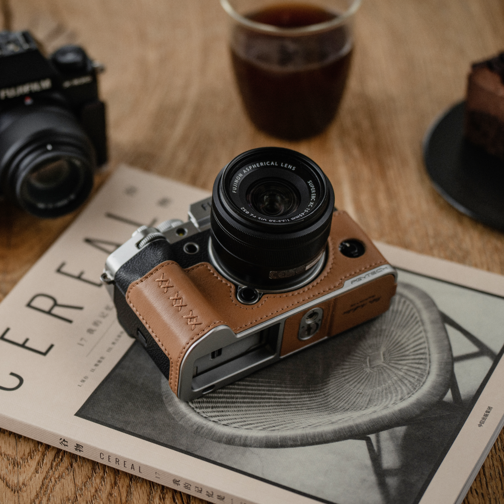 レザー カメラケース (FUJIFILM X-S20用 / クレイブラウン) – PGYTECH レザー カメラケース (FUJIFILM X-S20用 / クレイブラウン) – PGYTECH