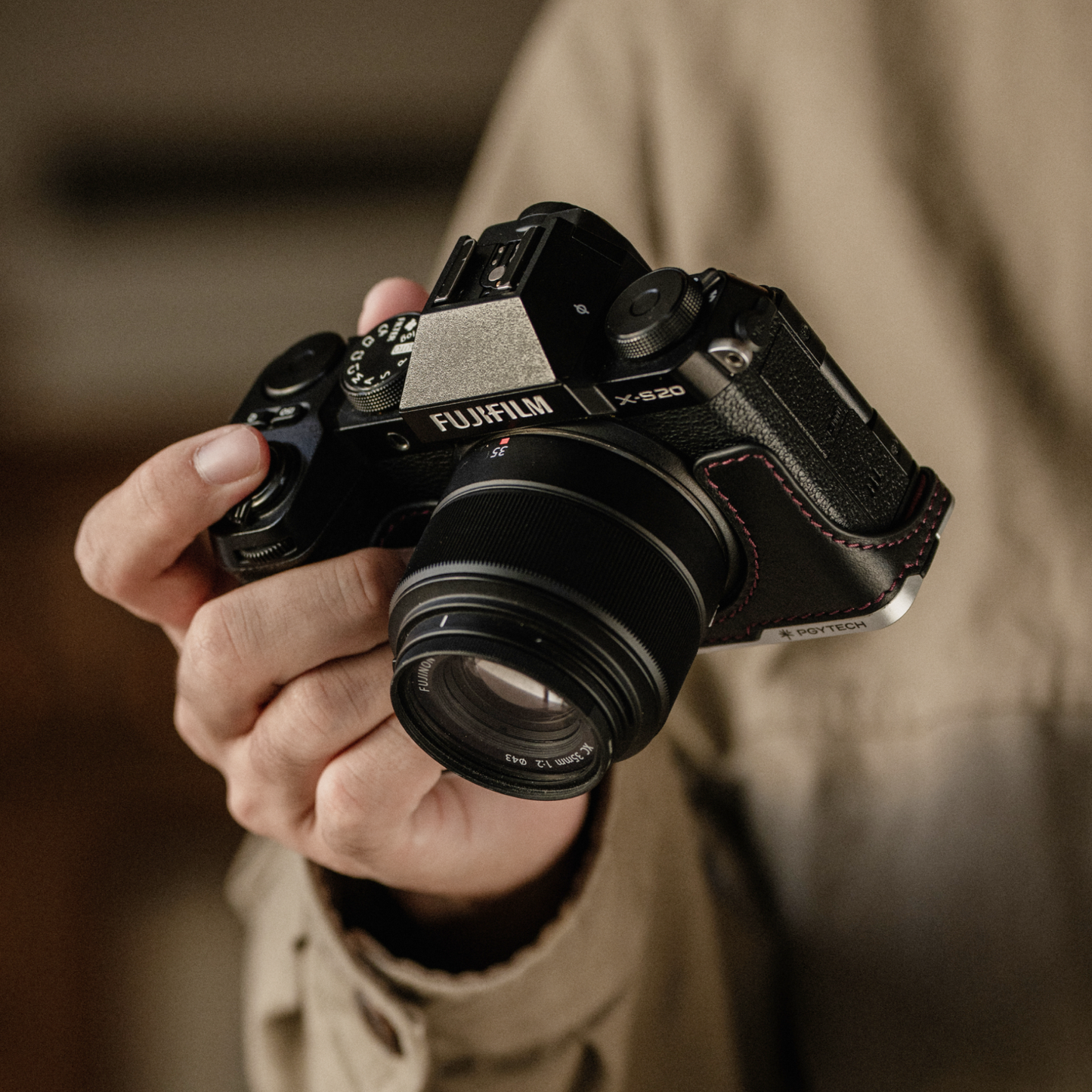 【予約】レザー カメラケース (FUJIFILM X-S20用 / クレイブラウン)