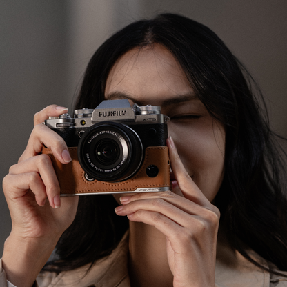 【予約】レザー カメラケース (FUJIFILM X-S20用 / クレイブラウン)