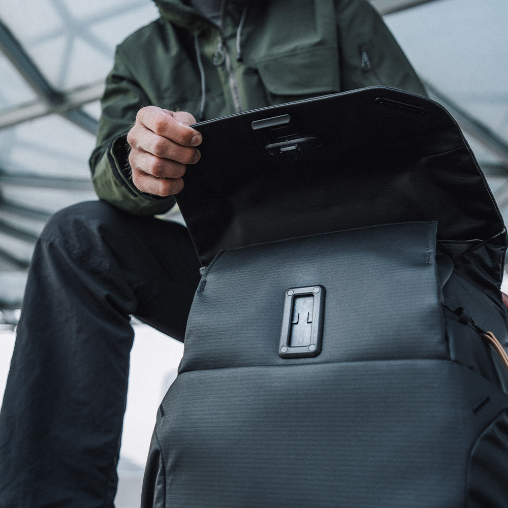 OneGo 2 バックパック 20L (サンドカーキ)