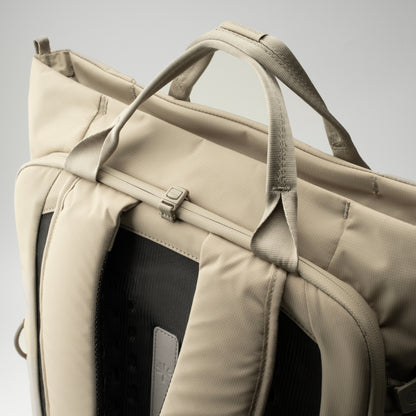OneGo Roamer トートバックパック 18L (マットブラック)