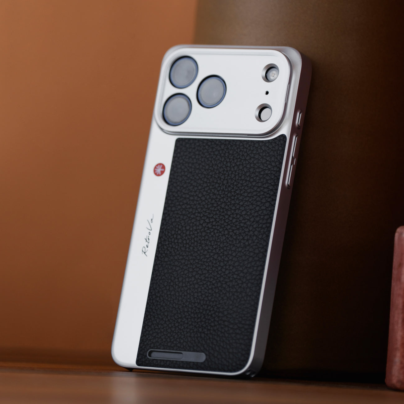 RetroVa スマートフォンケース (iPhone 17 Pro/18 Pro用